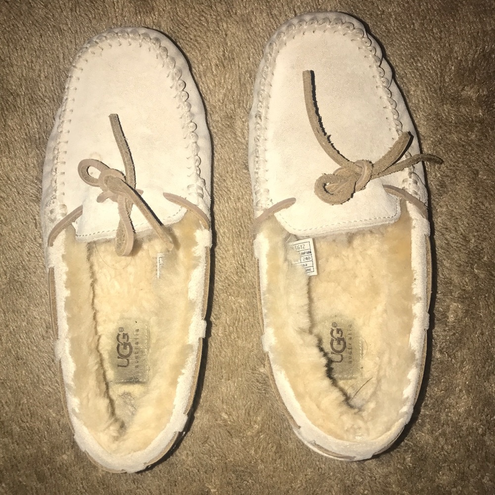 Women's Uggs Slippers Size: (7)